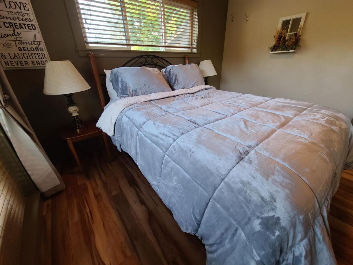Villa A Shack In The Woods Port Renfrew Exterior foto
